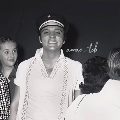 ELVIS' MANNERISMS