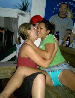 drunkupskirt:  see more hot drunk girls at www.drunkupskirt.tumblr.com