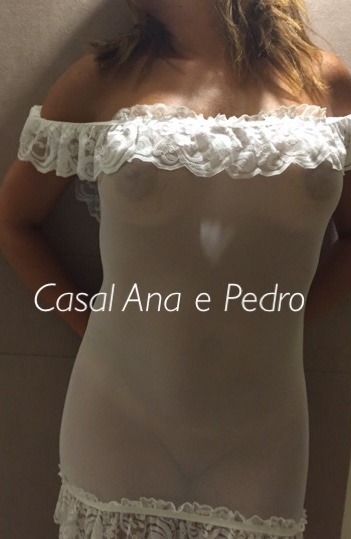 casalanaepedro:  Went to a club. Can you guess why Ana was the center of all atentions…
