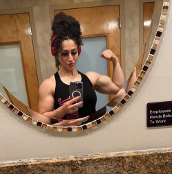 Sex girlswithbiceps:Girl Biceps Rock! pictures