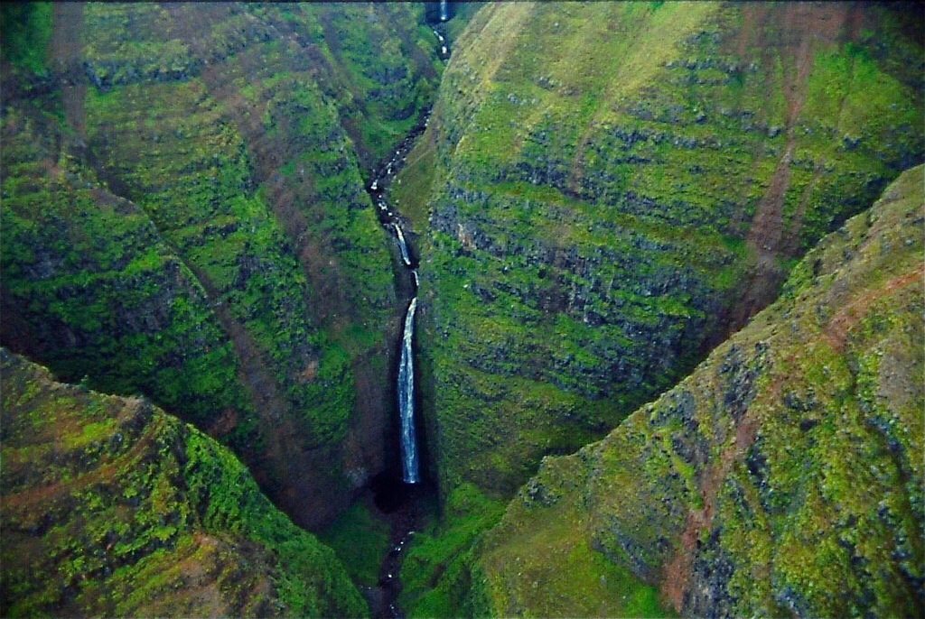 madsinkauai:  mohihi falls, as seen from the helicopter 