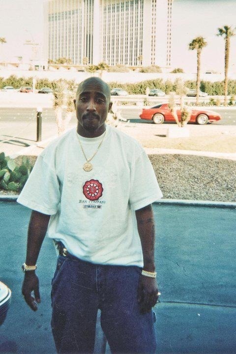 mindsprayhiphop:  Pac in the summertime