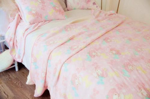 sugarykittens: My Melody Blanket and Pillow Set from Himifashion ♥ Sign up with the code 0401