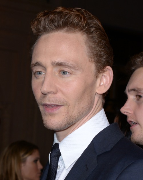 torrilla:Tom Hiddleston attends the premiere of Marvel’s ‘Thor: The Dark World’ at the El Capitan Th