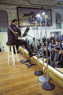 vintagegal:Johnny Cash performing at Folsom Prison, 1968