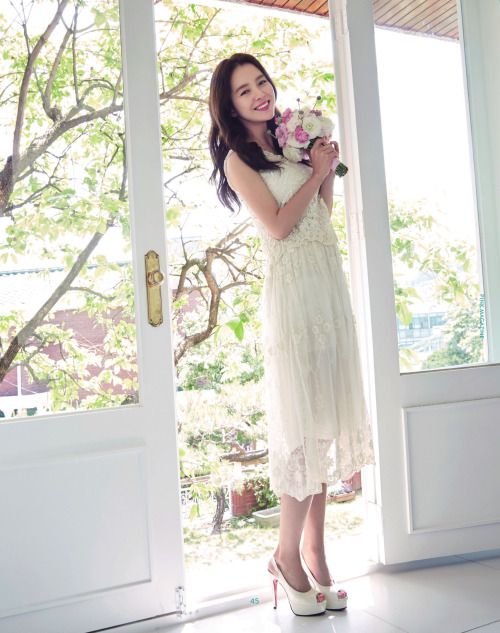 mongji-fan: [Banila Co] ‘Pink Magazine’ - ‘JIHYO’S SUMMER HOLIDAY’Cr: Banila Co 1/2 via  百度宋智孝官方贴吧
