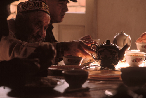 ofskfe:  Jews of Bukhara, Uzbekistan, 2001. Photos by Gueorgui Pinkhassov. “Aron Zar