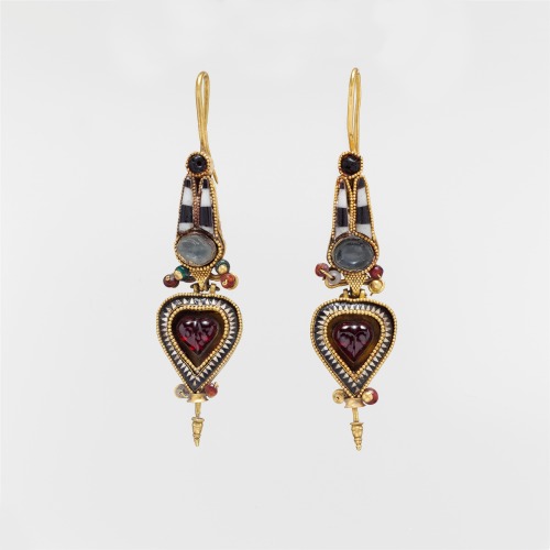 ancientjewels:Pair of Hellenistic Greek gold, glass, and stone earrings featuring an Egyptian Atef c