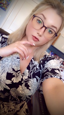 freshpronce:What color should I do my nails next?