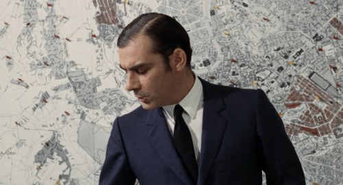 italian elite-class scoundrels with city maps at background