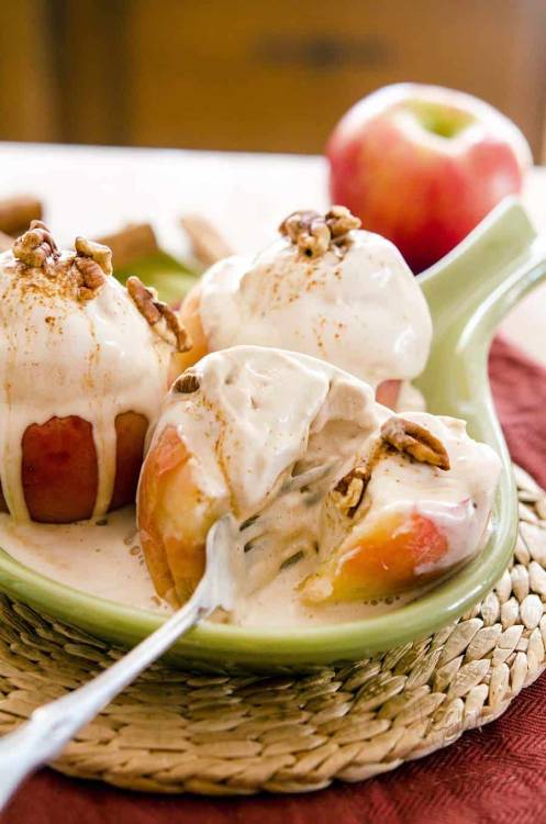 vegan-yums:Baked Apple Cinnamon Sundaes / Recipe