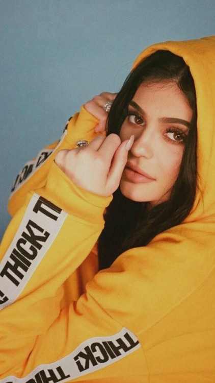 voguescreen: HQ wallpapers @voguescreen like/reblog if U use– Kylie Jenner –click for mo
