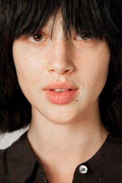 realmofthesenses:Beauty at Marc Jacobs Spring 2015