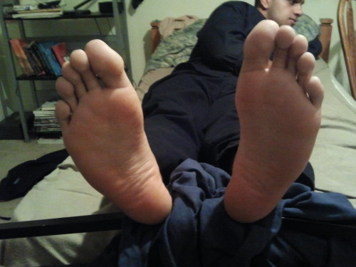 guysbigfeet: