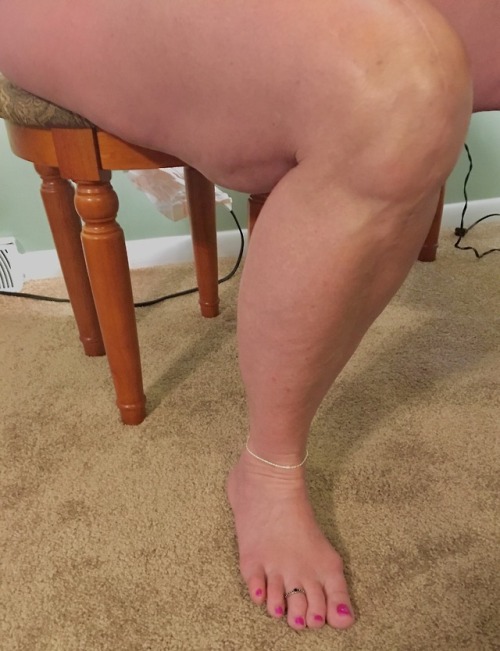 hot1foru:Gentlemen…how would you like that leg wrapped around your back and squeezing you to 