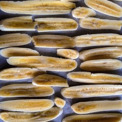 aleven11:  Dehydrating some bananas overnight ready for some RAW granola tommorrow 👏 the smell off warm bananas in my house is heaven 🍌