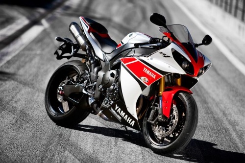 fastbikes4life:  R1Yamaha 