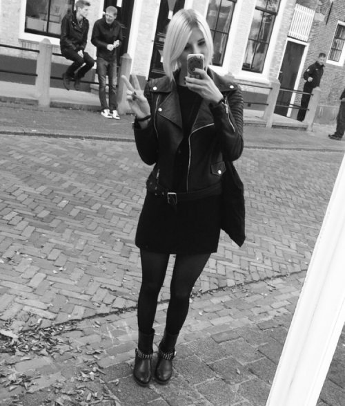 Chillin in Harlingen! #chilling #harlingen #mirror #street #funny #dinner #happy #smile #ootd #fashi