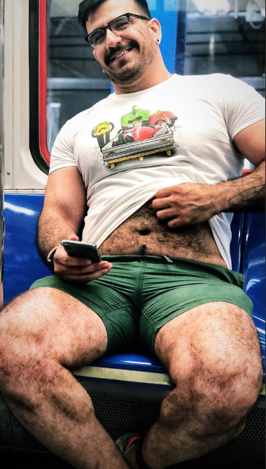 grumpydabear: gaycalcetinsex: OOhhh what bear…I wanna hug him and fuck with him