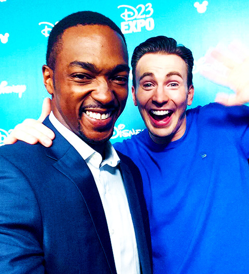 callmejude:#i love this because it looks like chris evans is just a very excited fan taking a photo 