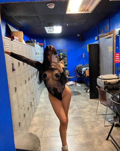 stripper-locker-room:  https://www.instagram.com/xo.havanna/
