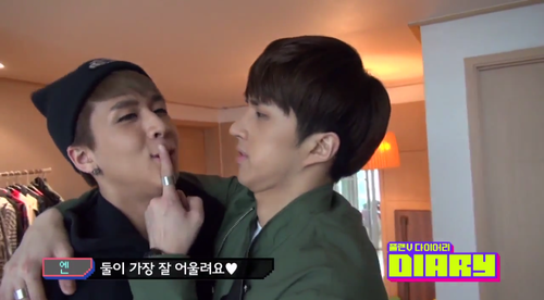 vixxtoobomb:  trying to tell your friend how pretty and nice they are but they keep insisting they arent  