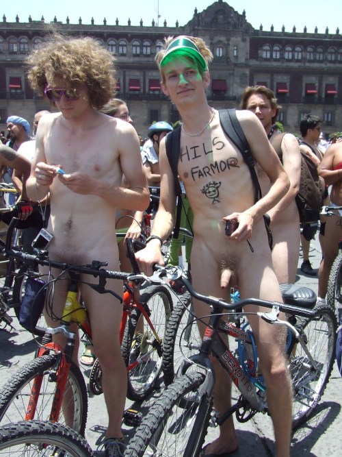 ...AND YET ANOTHER UNNECESSARY GAY NUDITY BLOG