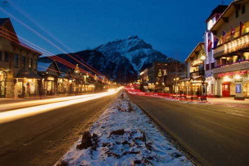 greatwideworldphoto:Banff Avenue | Original by Great Wide World PhotographyTaken in Alberta, CanadaP