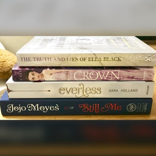I’m so happy I’m gonna die!!! #books #myloves #theselectionseries #keiracass #thecrown #jojomoyes #s