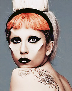 arrtpop:  Lady Gaga Over the Shoulder 