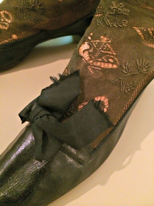 rosscountyhistoricalsociety:     Pair of men’s dress boots, c. 1800. They are compri