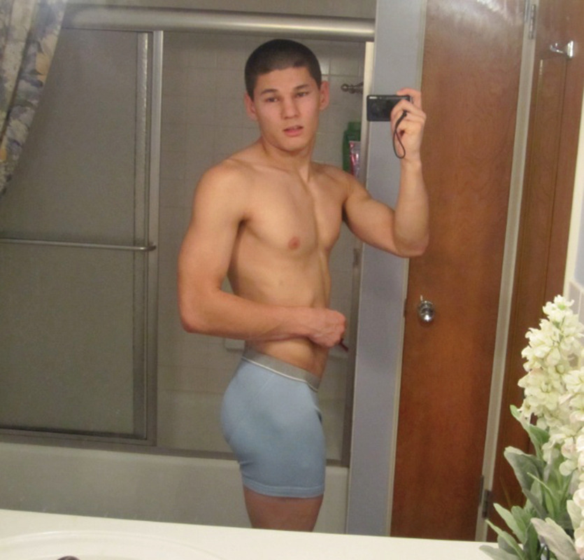 thecircumcisedmaleobsession:  20 year old straight guy from Iowa City, IA
