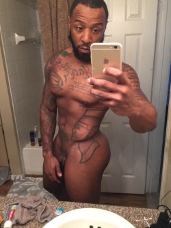 yelliwone-blog:  bigdickkilla:  markowms:  Nice ass FOLLOW@Mark0_p0l0IG: MarkowmsSnapchat: Markovwms  😍😍😍😍😢😢😢  Sexy with a nice phat ass!