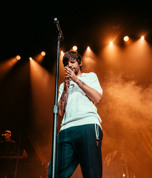 lthqs:Louis performing at Live. Life. Love: Concert for Suicide Prevention by Tyler Craye