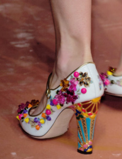 chandelyer:  details at Dolce &amp; Gabbana fall 2015