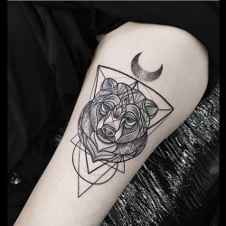 blacktattooing:  By @ashbosstattoo    To