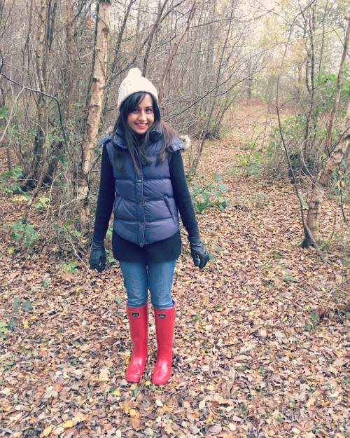 Took a stroll in my new @joulesclothing wellies they&rsquo;re rather comfy. #wellies #redwellies #we