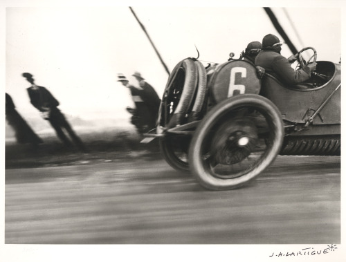 ildodicesimouomo: Grand Prix de I`A.C.F. Circuit de Dieppe (1912) di Jacques-Henri Lartigue © Mini