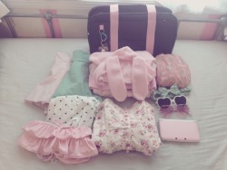 mimisugars:  all packed for vacay with hubby