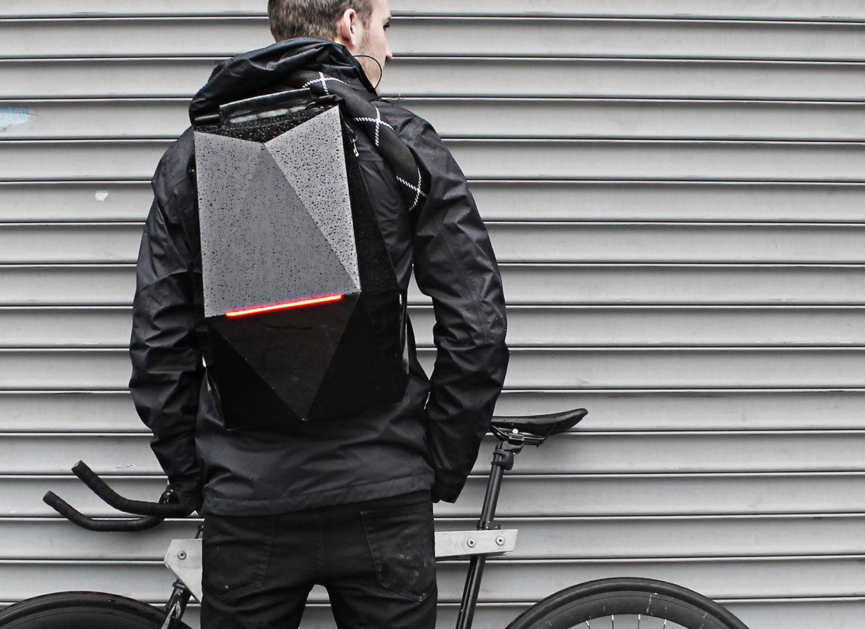 khymeira:  Blackpack Cycling Backpack by William Root  Inspired by a turtles protective