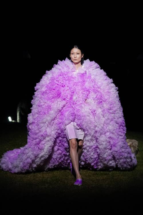  17-3938 ‘Very Peri,’ Pantone Colour of the Year 2022! Iris van Herpen haute couture fall 2021. Phot