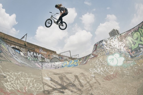 vansbmx:  Greg Illingworth’s new bowl video for Mongoose was so good. Nice and fast riding and a few