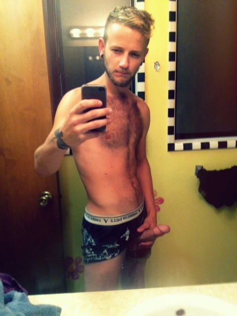 spyndexxposed:  such a fuckin hot guy who post his pics online! i would do him 24/7!!