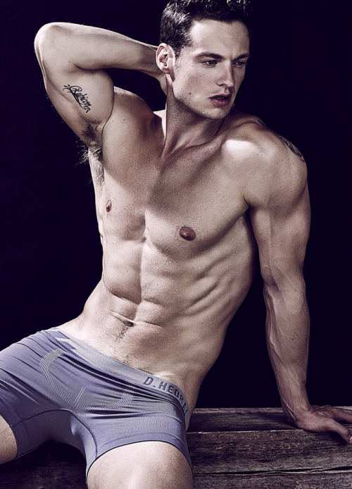 andromalehotness:  Max Papendieck