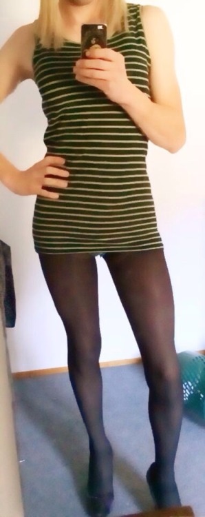 xdressbex: Those legs are boys legs lol