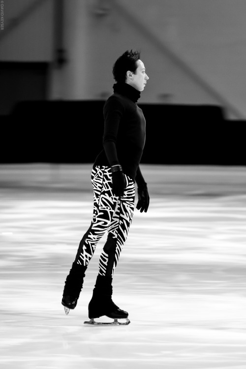  A glimpse of the uniquely mesmerizing beauty that is @JohnnyGWeir at rehearsal. Click thru for 35+ 
