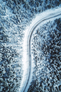 captvinvanity: Bryan Daugherty | Snowy drive