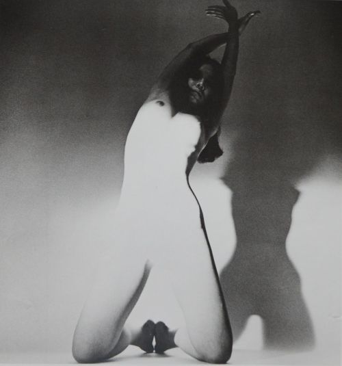 medical-sarcophagus: Yoshihiro Tatsuki 1970 - Woman act studio #2  