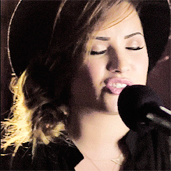 fragvilidades:  Demi Lovato - ‘Give Your