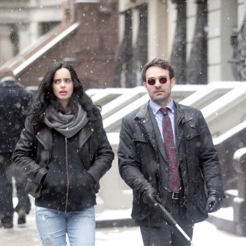 netflixdefenders:Krysten Ritter and Charlie Cox filming The Defenders on February 3, 2017/ NYC